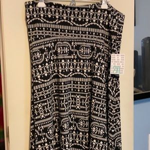 NWT LuLaRoe 2XL Maxi skirt black w/ white pattern